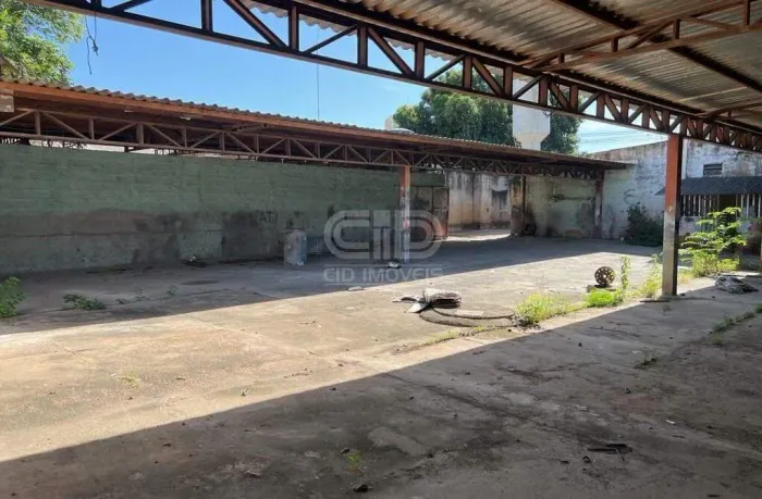 Terreno com 960m² na Av. Miguel Sutil