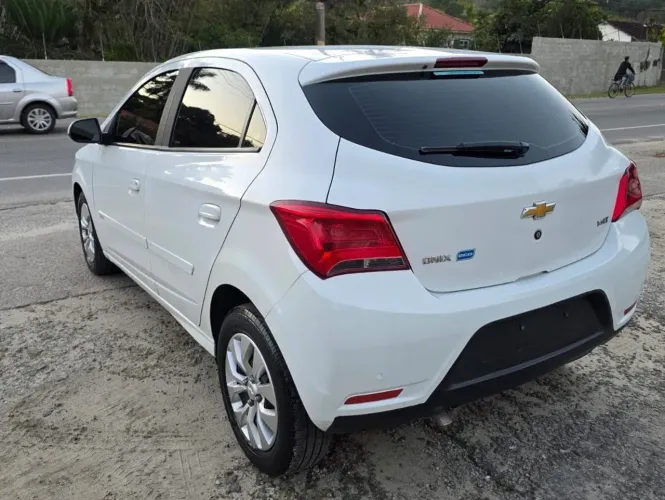 Chevrolet Onix Hatch LT 1.4 8V Flex Mec. 4P 2018