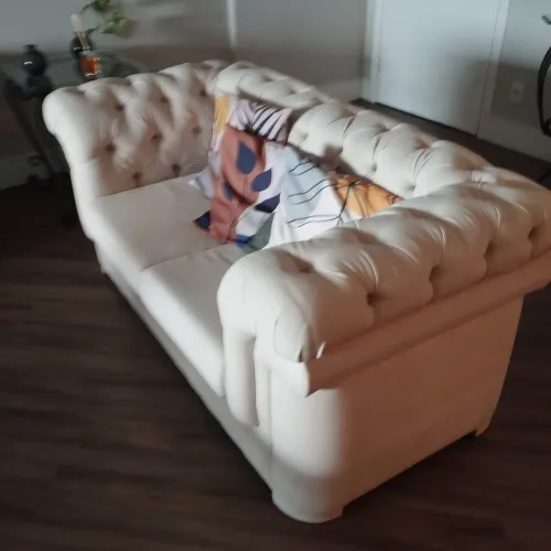 Sofá Chesterfield Clássico 2Lugares Off-White - Ótimo estado 