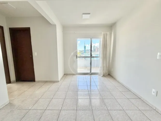 Apartamento com 2 Dormitórios, Sacada com Churrasqueira e 1 Vaga para Locação no Bairro Ve