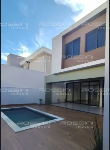 Sobrado em condomínio, -