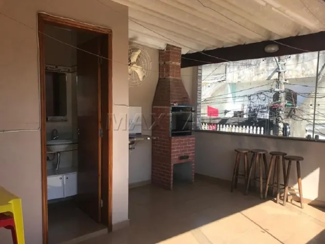 Casa Térrea à Venda na Vila Albertina em Rua sem saída com 2 dormitórios 3 vagas e espaço