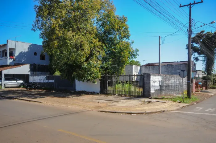 Terreno de esquina à venda no Jardim das Flores em Foz do Iguaçu | 375m²