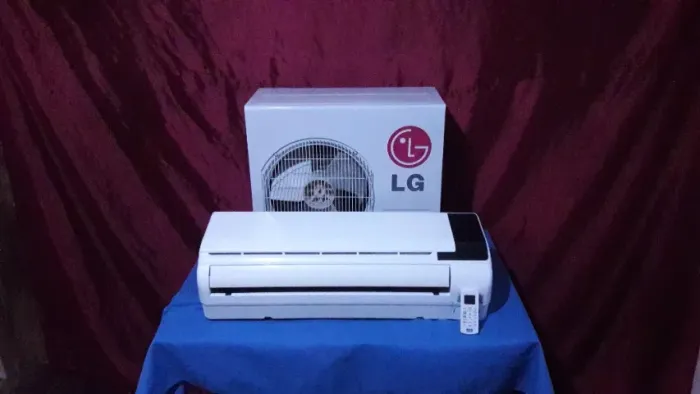 Ar condicionado 9.000 btu. Quente e Frio.