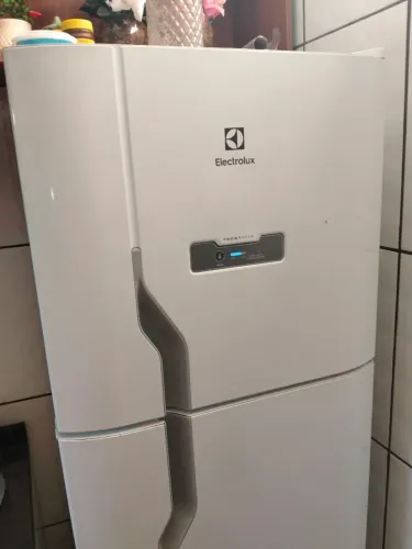 Vendo uma geladeira