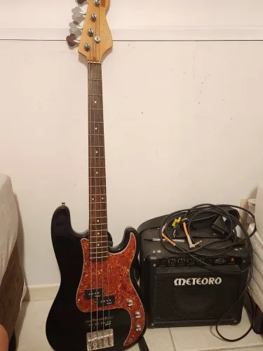 contrabaixo strinberg PJ + Cubo Amplificador Meteoro