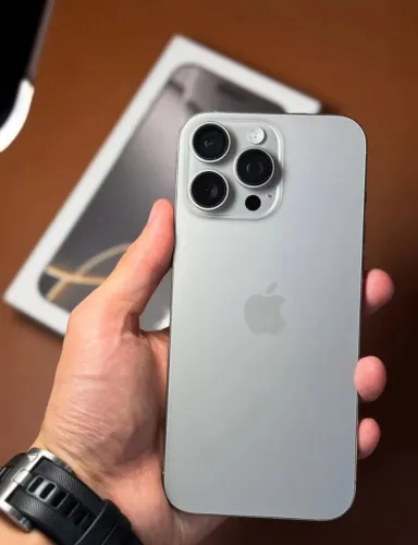 iPhone 16 Pro Max 256GB natural / semi-novo impecável