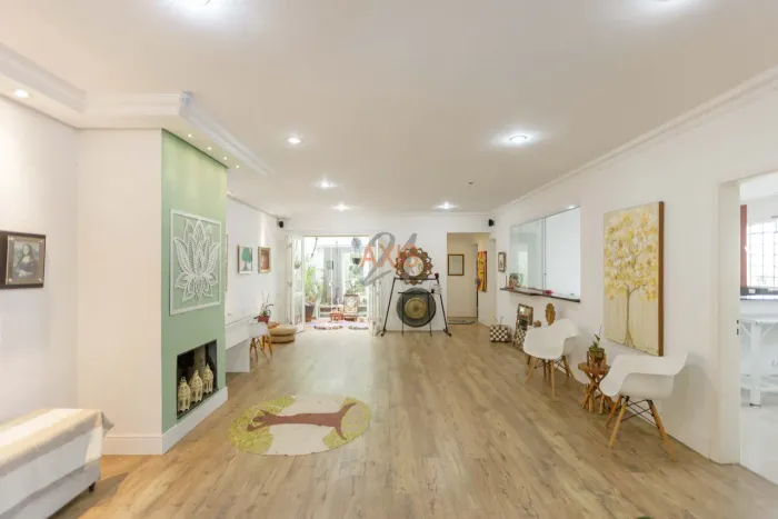 Casa Comercial à Venda na Rua Professora Rosa Saporski | Mercês Curitiba