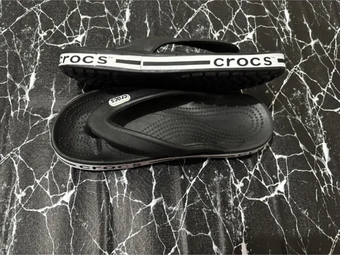 Chinelo Crocs 