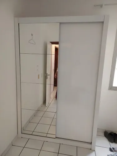 Guarda-roupas 2 portas - 380,00