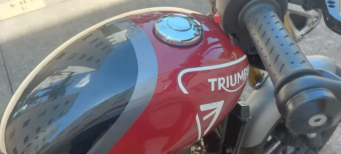 Triumph speed 400
