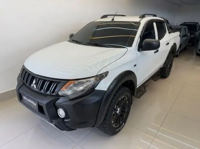 Mitsubishi L200 Triton GL 3.2 CD TB Int. Dies. Mec. 2022
