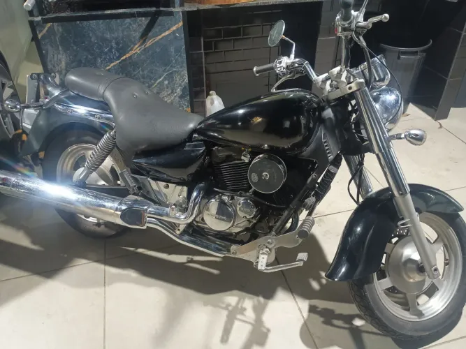 Moto de 250 cilindradas , em ótimo estado 
