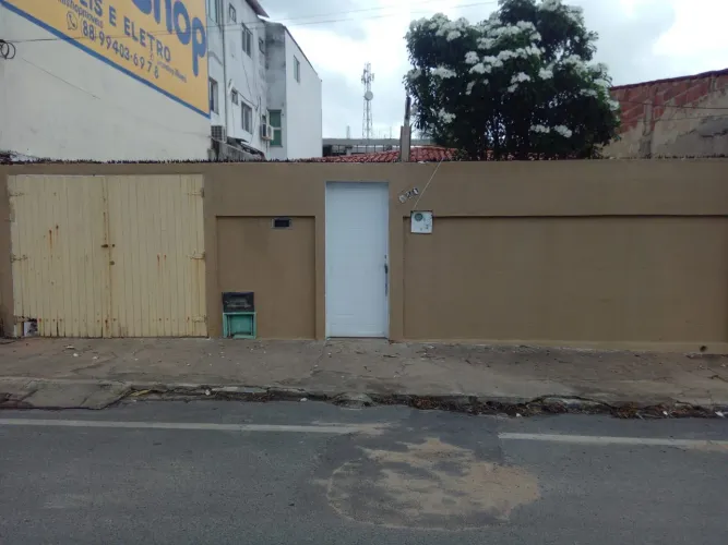 Alugo Casa no Centro de Camocim/Viz à Rodoviária