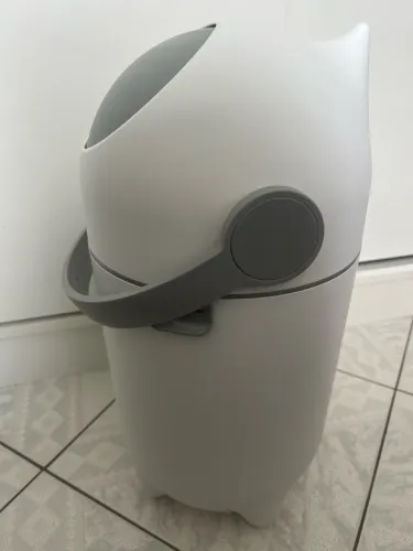 Lixeira antiodor ideal para quarto de bebê
