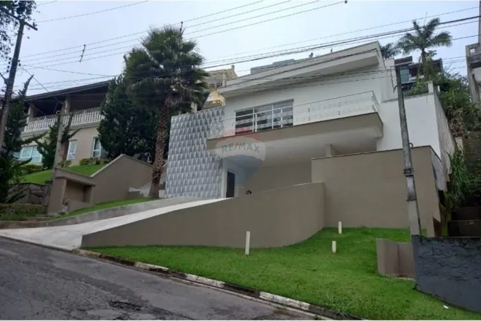 Casa à Venda: Exclusividade no Jardim Imperial