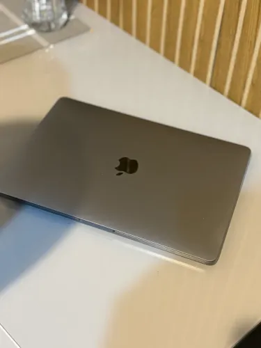 MacBook Pro i7 / 16 RAM 