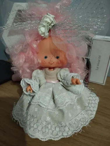 Boneca Moranguinho Noivinha Rosa