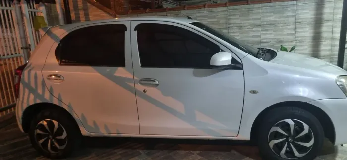 Toyota Etios X 1.3 Flex 16V 5P Mec. 2015