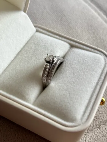 Anel de noivado 14K com diamantes