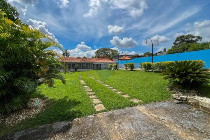 Chácara a venda, Estância das Águas em Monte Mor com duas suítes e 1.050m²