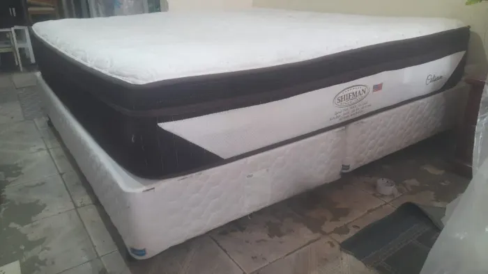 Vendo cama tamanho king colchão + box usado ecelente conjunto top entregamos ate 10km