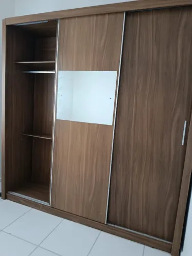 Cama de casal e guarda-roupa de casal