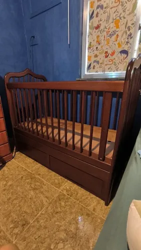 Berço com 2 gavetas + colchão Ortobom semi novo.