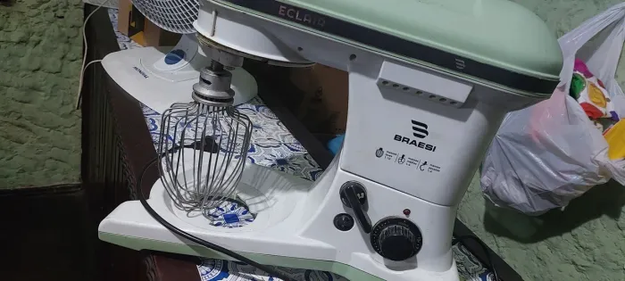 Batedeira Profissional Braesi Eclair Verde  Bivolt Aceito Trocas