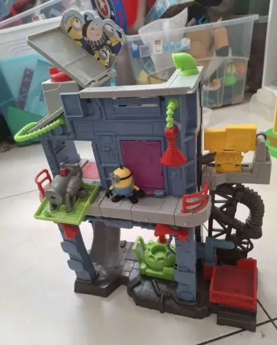Laboratório dos Minions imginext em.otimo estado com boneco minion