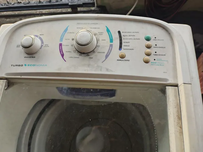 Vendo uma máquina Eletrolux de 11 kg funcionando perfeitamente valor 250