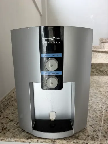 Bebedouro Masterfrio compressor