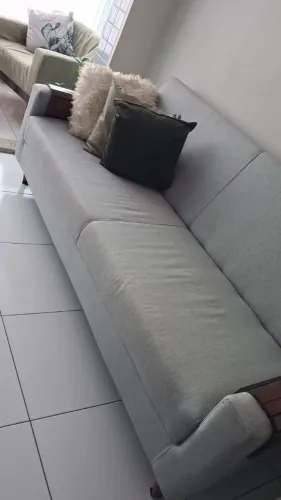 Sofá de boa qualidade com pequena avaria * R$ 450,00