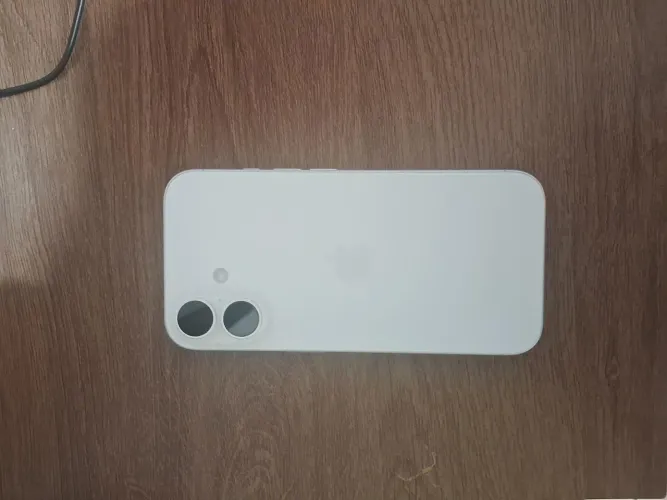 iPhone 16