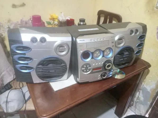 Sonzaço Philips muito potente ele funciona e desliga depois de um tempo