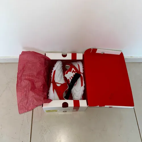 CHUTEIRA SOCIETY UMBRO ADAMANT MASTER CLASS PRO BUMP ENGLAND ORIGINAL - TAMANHO 42?