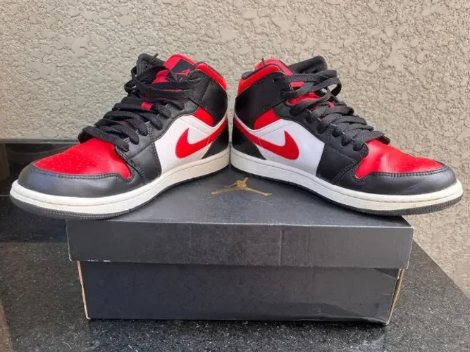 Jordan 1 Mid White Black Red