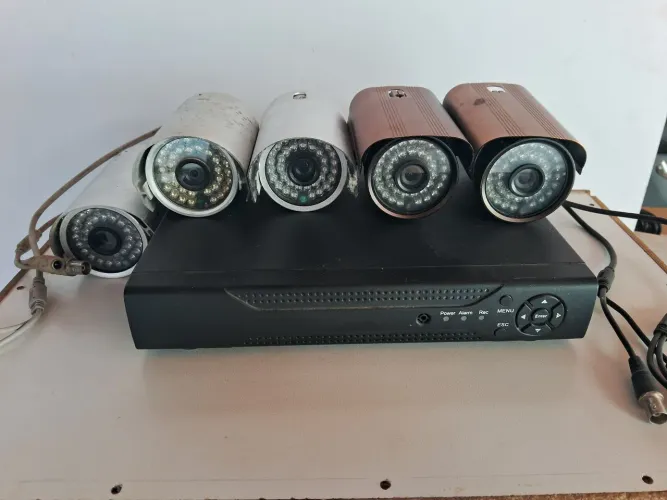 CFTV Analógico com DVR e 5 câmeras