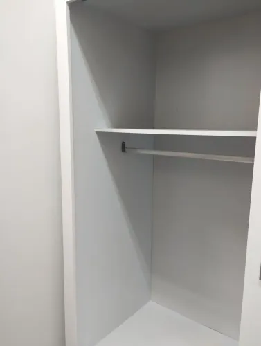 Guarda roupa semi-novo 2,18 x 1,97 x 52