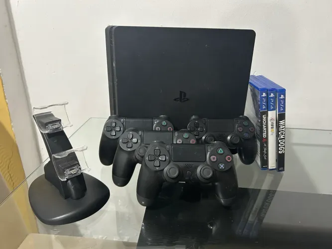 Ps4 Slim impecável, 4 controles, e case de carregamento 