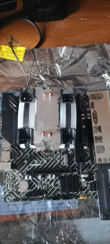 Placa mãe a 520m mancher + CPU cooler .