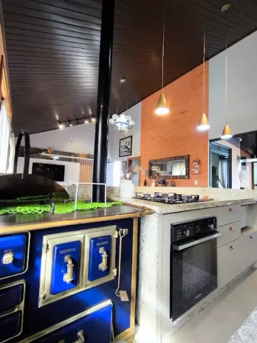 Casa 3 dorm 1 suíte PISCINA próxima ao centro de Criciúma ACEITA imóvel de menor valor 
