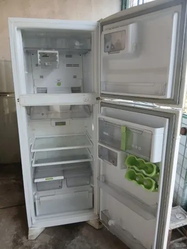 GELADEIRA FRÓESFRE COM GARANTIA E ENTREGAR