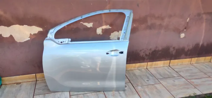 Porta dianteira esquerda Peugeot 208