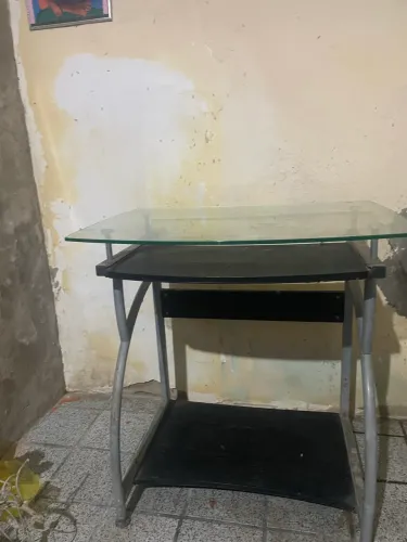 Mesa para computador semi nova