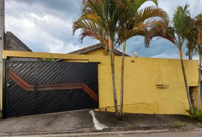 Casa à venda em Jambeiro - Jardim Luciana