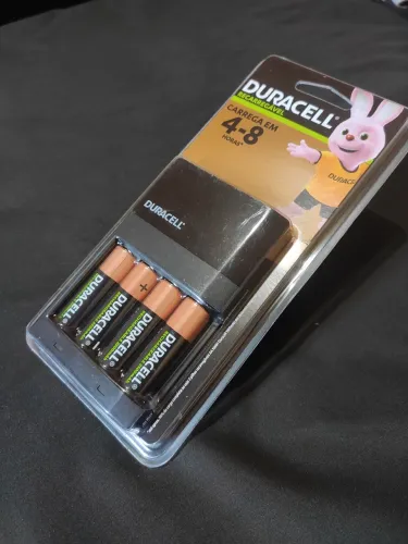 Pilhas Recarregáveis com Carregador Duracell