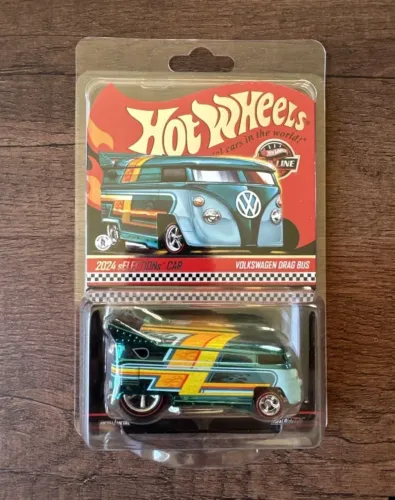 Hot Wheels RLC 2024 sELECTIONs Volkswagen Drag Bus com rodas RLRR, na embalagem.