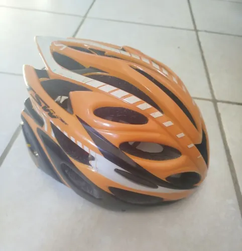 Vendo 2 Capacetes Ciclismo TSW Com Regulagem e Bom Estado de Conservação