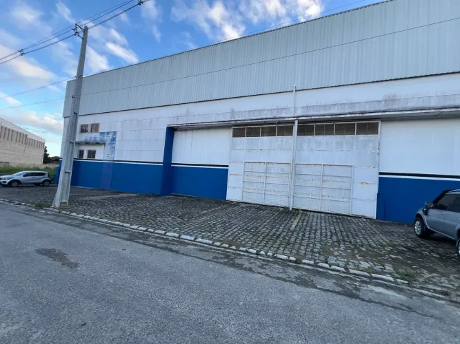 Galpão logístico de alto padrão para locação em condomínio fechado, em Maceió.